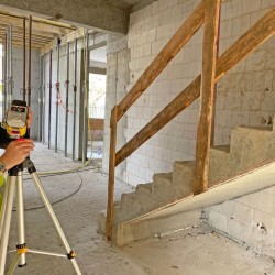 NIVEL SYSTEM LASER KRZYŻOWY 3D CZERWONY Bluetooth AKCESORIA WALIZKA CL3R
