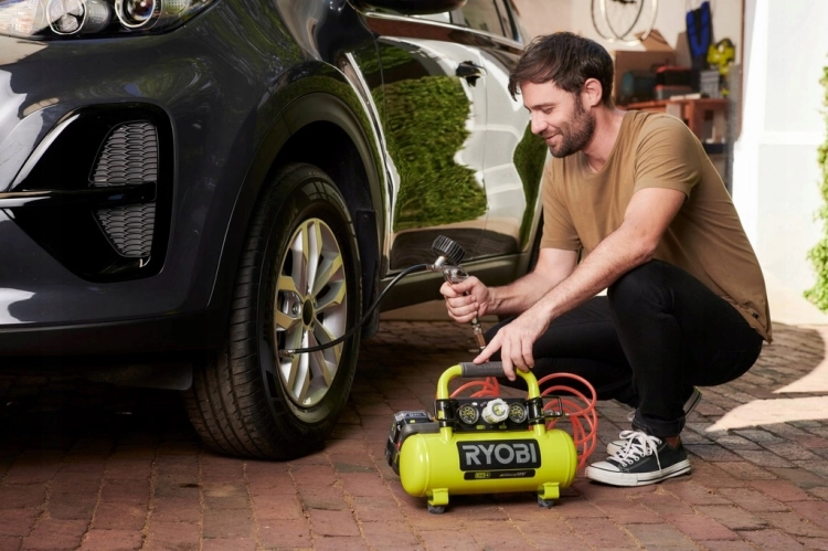 RYOBI KOMPRESOR SPRĘŻARKA DO KÓŁ 8.3 Bar 18V AKUMULATOROWY ONE+ R18AC-0