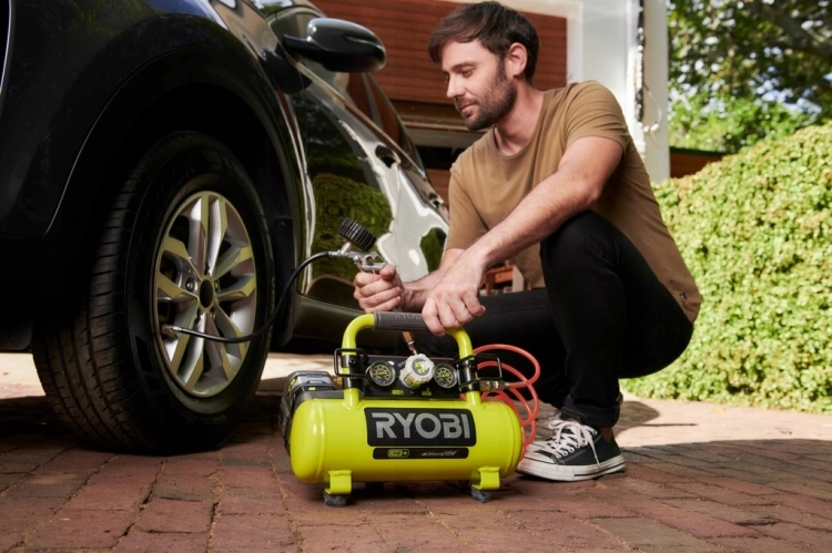 RYOBI KOMPRESOR SPRĘŻARKA DO KÓŁ 8.3 Bar 18V AKUMULATOROWY ONE+ R18AC-0