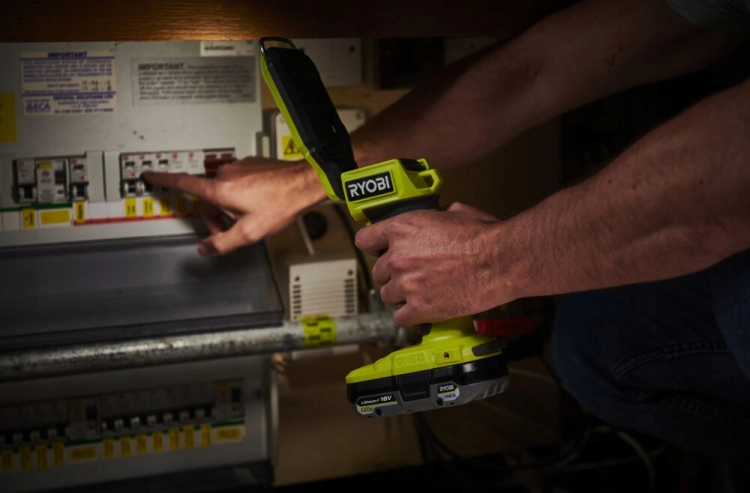 RYOBI LAMPA ROBOCZA WARSZTATOWA AKUMULATOROWA INSPEKCYJNA ONE+ 18V RSL18-0