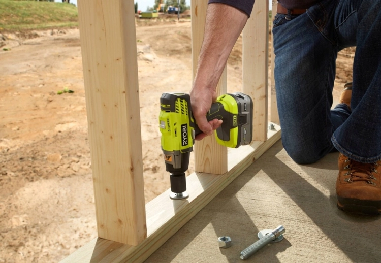 RYOBI KLUCZ UDAROWY 18V AKUMULATOROWY 2,0AH 400NM NASADKI TORBA R18IW3-120S