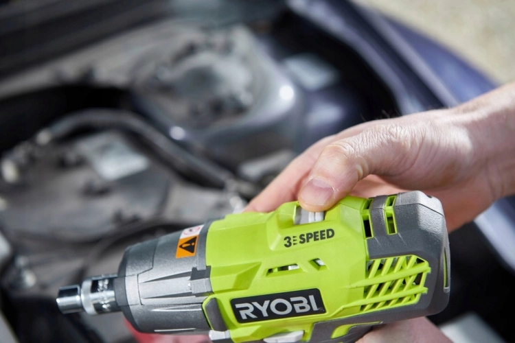 RYOBI KLUCZ UDAROWY 18V AKUMULATOROWY 2,0AH 400NM NASADKI TORBA R18IW3-120S